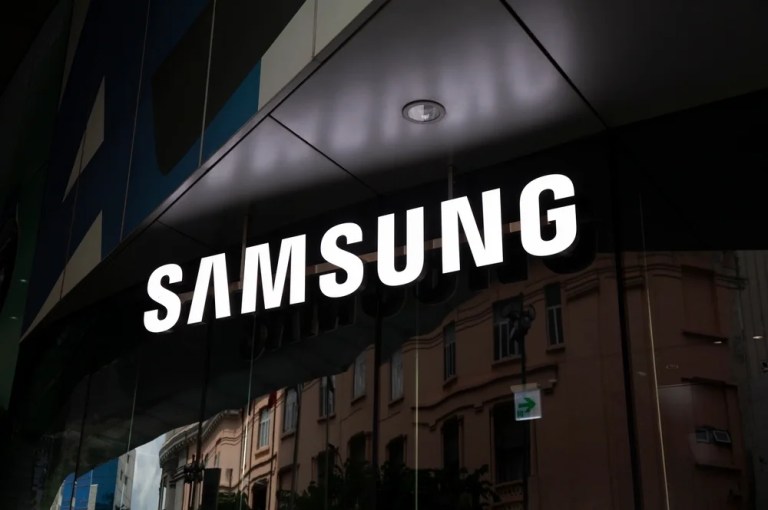 Samsung Electronics Shares Fall 2.54% Following Tesla’s .5 Billion AI Chip Manufacturing Agreement – Samsung Electronics Co (OTC:SSNLF), Tesla (NASDAQ:TSLA) Samsung Electronics Shares Fall 2.54% Following Tesla’s .5 Billion AI Chip Manufacturing Agreement – Samsung Electronics Co (OTC:SSNLF), Tesla (NASDAQ:TSLA)