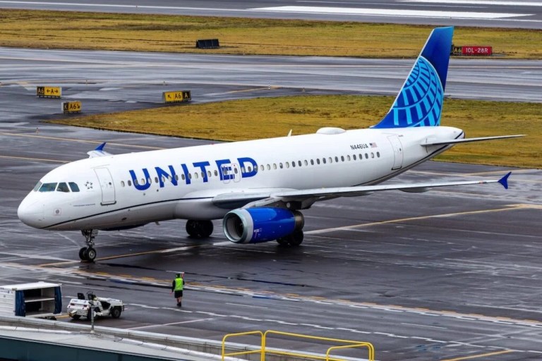 United Grounds All Mainline Flights Across US Over Tech Glitch, Says Expect ‘Additional’ Delays – Alaska Air Gr (NYSE:ALK), American Airlines Group (NASDAQ:AAL) United Grounds All Mainline Flights Across US Over Tech Glitch, Says Expect ‘Additional’ Delays – Alaska Air Gr (NYSE:ALK), American Airlines Group (NASDAQ:AAL)