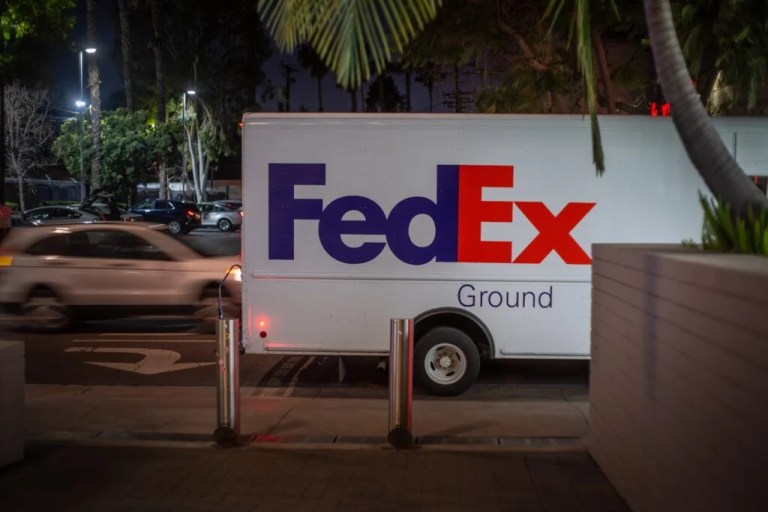 FedEx Stock Is Falling Monday: What’s Going On? – FedEx (NYSE:FDX) FedEx Stock Is Falling Monday: What’s Going On? – FedEx (NYSE:FDX)