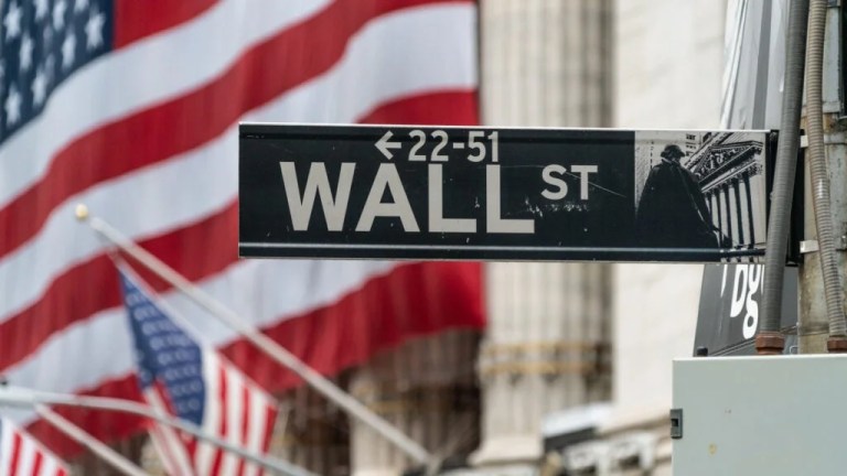 Stock Market Today: Dow Jones, Nasdaq 100 Futures Tumble After Trump Fires Fed Governor Lisa Cook—Interactive Brokers, PVH Corp, Okta In Focus – SPDR S&P 500 (ARCA:SPY) Stock Market Today: Dow Jones, Nasdaq 100 Futures Tumble After Trump Fires Fed Governor Lisa Cook—Interactive Brokers, PVH Corp, Okta In Focus – SPDR S&P 500 (ARCA:SPY)