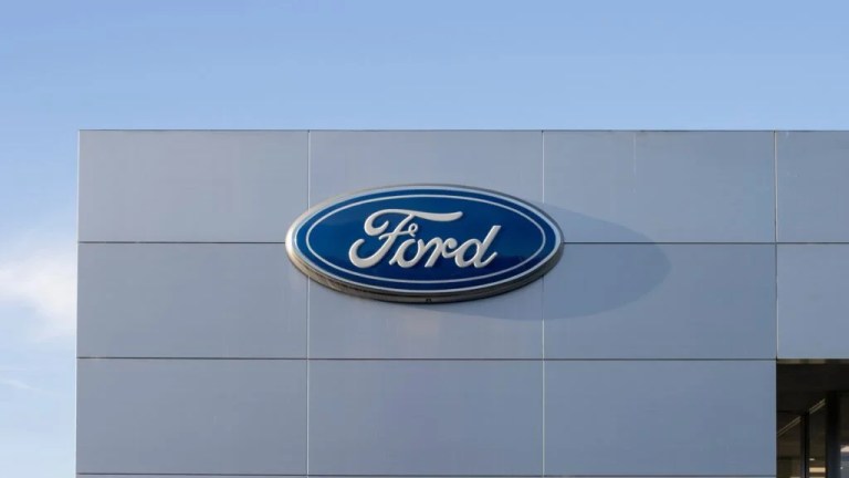 UAW Secures Union Victory At Ford’s Kentucky EV Battery Plant, Calls Out ‘Anti-Democratic’ Tactics – Ford Motor (NYSE:F) UAW Secures Union Victory At Ford’s Kentucky EV Battery Plant, Calls Out ‘Anti-Democratic’ Tactics – Ford Motor (NYSE:F)