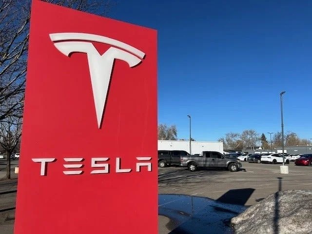 Tesla’s Gigafactory In Germany Evacuated After Fire Incident Involving Battery Cells: Report – Tesla (NASDAQ:TSLA), Ford Motor (NYSE:F) Tesla’s Gigafactory In Germany Evacuated After Fire Incident Involving Battery Cells: Report – Tesla (NASDAQ:TSLA), Ford Motor (NYSE:F)