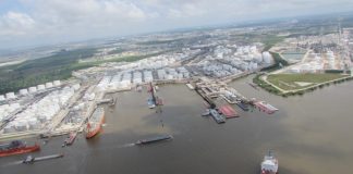 1 million gallons of sulfuric acid leaks into Houston Ship Channel, officials say | Houston Public Media