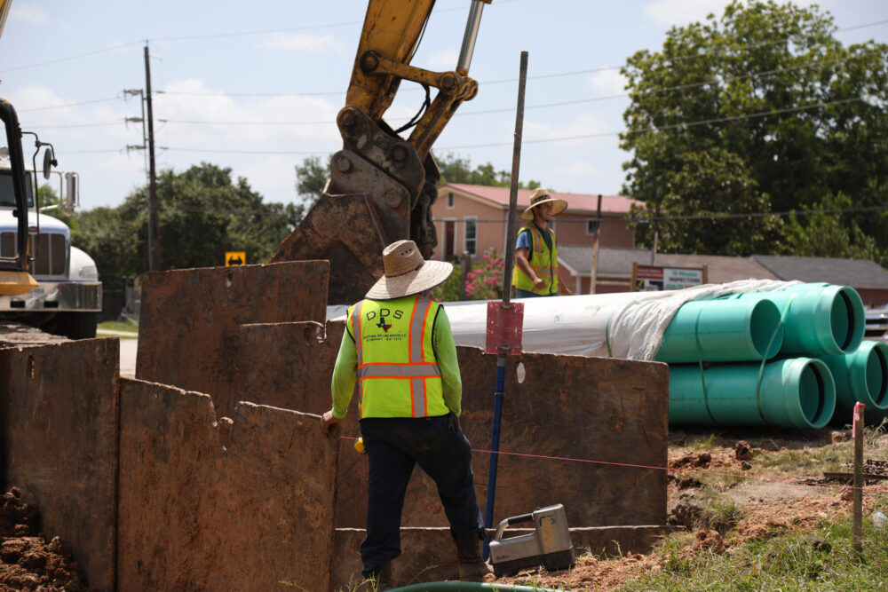Harris County’s new worksite standards policy will provide rest breaks in high temperatures | Houston Public Media | FROUSA NEWS