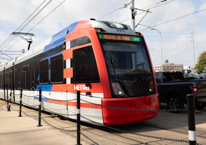 Red lights for METRO’s Red Line are less frequent again after pushback about delays | Houston Public Media