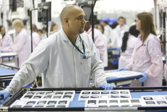 As Trump pushes Apple to make iPhones in the U.S., Google’s brief effort building smartphones in Texas 12 years ago offer critical lessons