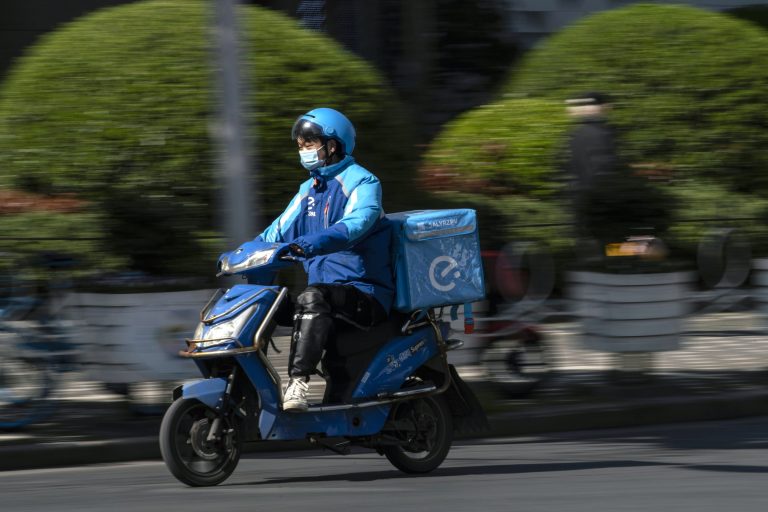 Alibaba risks deepening 0 billion rout as turf war heats up Alibaba risks deepening 0 billion rout as turf war heats up