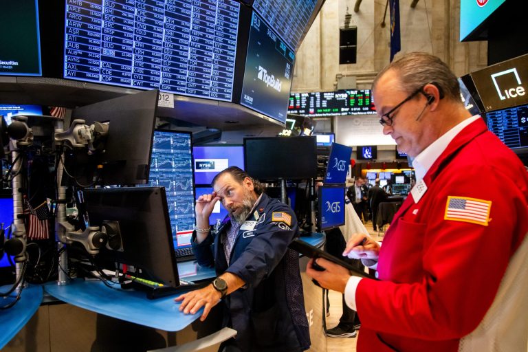 Dow futures fall as Trump officials signal limited breathing room before tariffs ‘boomerang back’ Dow futures fall as Trump officials signal limited breathing room before tariffs ‘boomerang back’