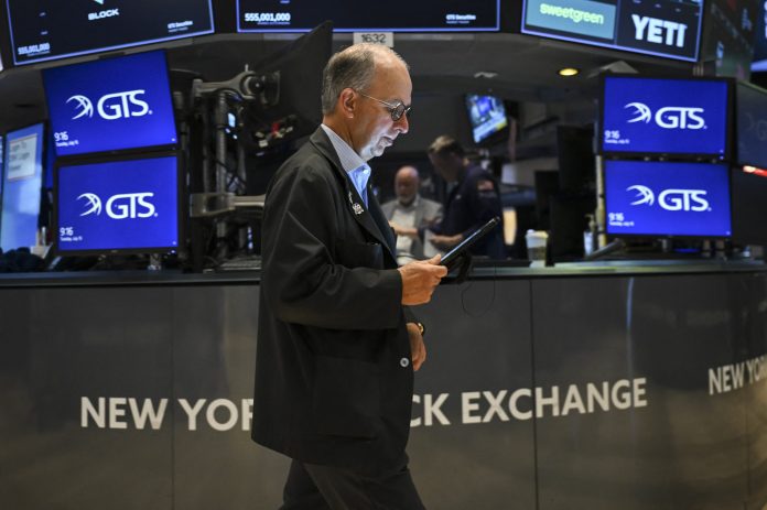 Stocks rise Thursday after strong corporate earnings reports