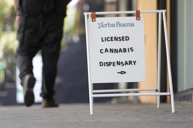 Oops: New York realizes it measured incorrectly when putting weed shops next to schools and 100 dispensaries are in limb Oops: New York realizes it measured incorrectly when putting weed shops next to schools and 100 dispensaries are in limb