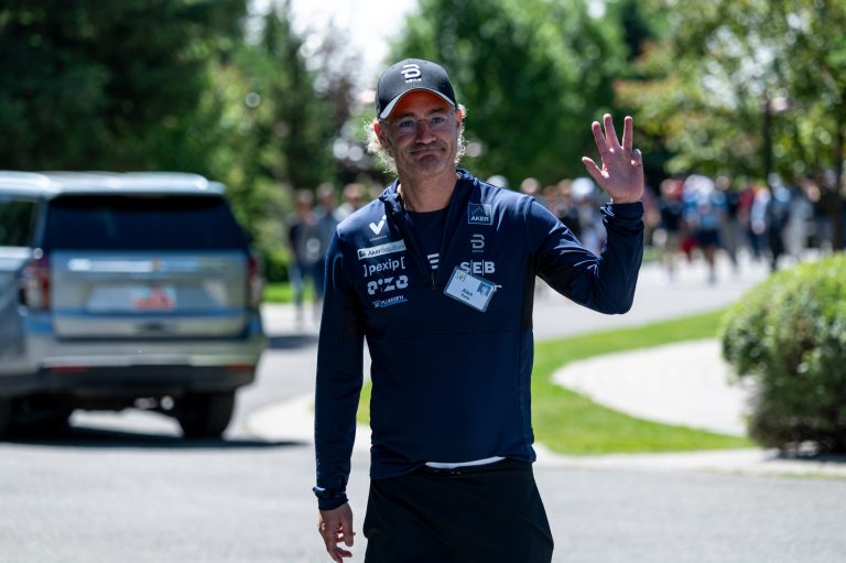 Palantir’s 2,500% run has bulls scrambling to justify valuation Palantir’s 2,500% run has bulls scrambling to justify valuation