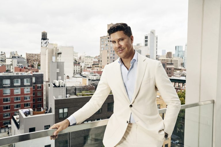 ‘Million Dollar Listing’ star used to sling paninis, but now leads a team closing billion in deals—because someone was ‘stupid enough’ to hire him ‘Million Dollar Listing’ star used to sling paninis, but now leads a team closing billion in deals—because someone was ‘stupid enough’ to hire him