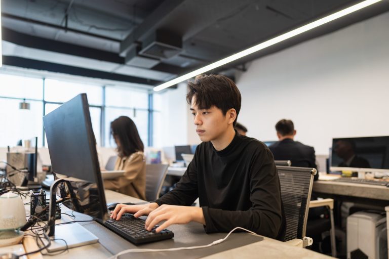 China’s youth unemployment is so bad that Gen Z job-seekers are paying a day to pretend to work in an office China’s youth unemployment is so bad that Gen Z job-seekers are paying a day to pretend to work in an office