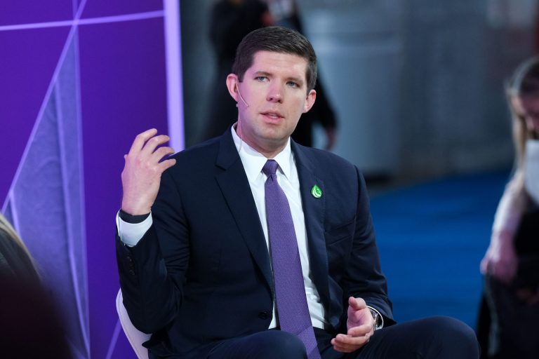 The world’s youngest self-made billionaire says the secret to closing deals is exploiting investors’ greed and fear of missing out The world’s youngest self-made billionaire says the secret to closing deals is exploiting investors’ greed and fear of missing out