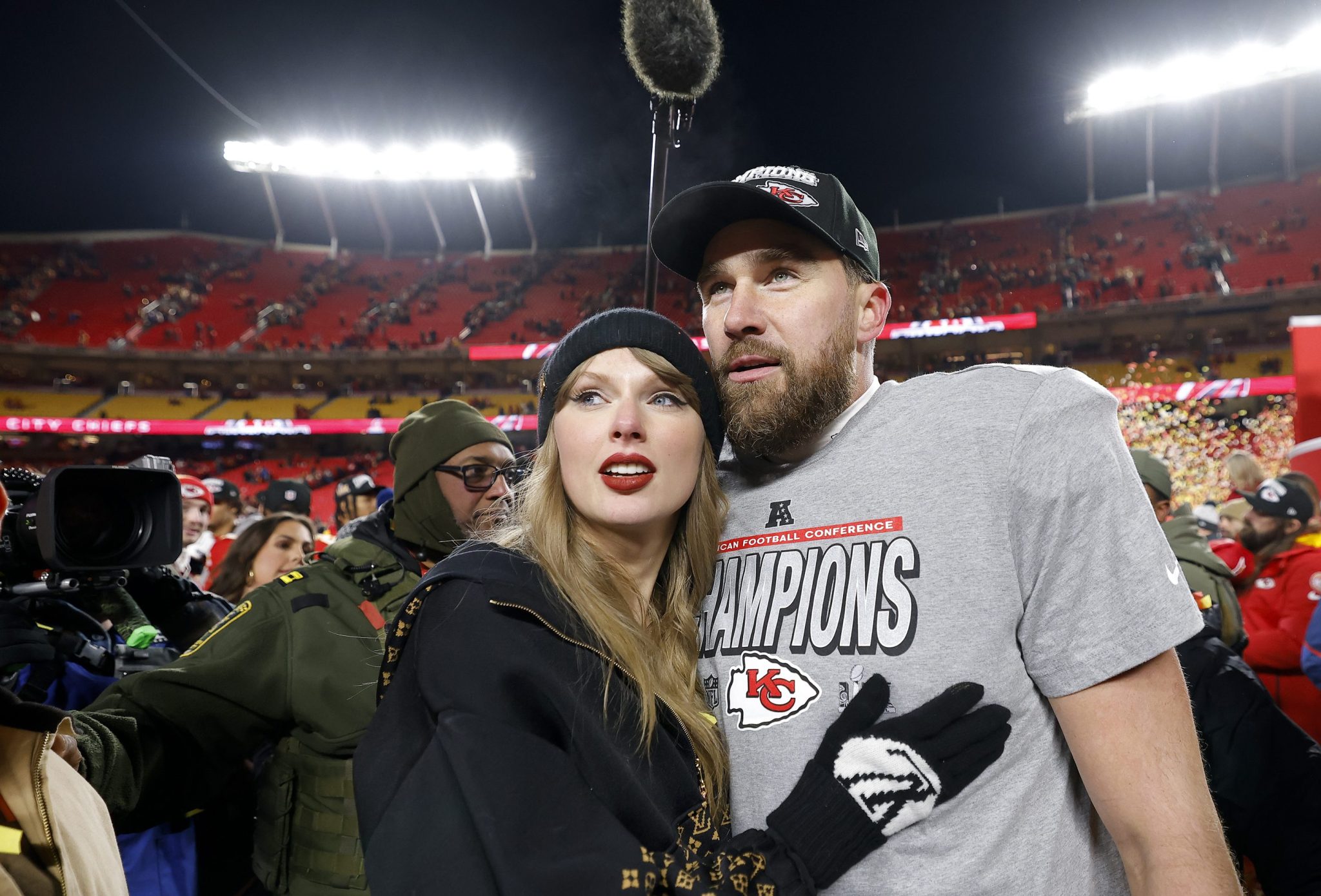 ‘Love Story’ for markets: Travis Kelce unveils American Eagle collection right after Taylor Swift engagement | FROUSA Media ‘Love Story’ for markets: Travis Kelce unveils American Eagle collection right after Taylor Swift engagement | FROUSA Media