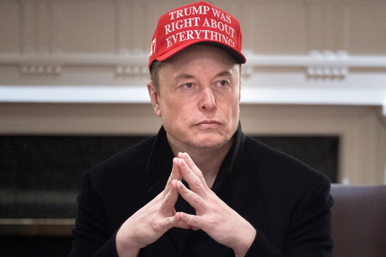 Apple has a new AI problem—this time from Elon Musk Apple has a new AI problem—this time from Elon Musk