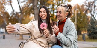 Gen Z spends hundreds a month on ‘treat culture,’ justifying it with the challenges of daily life—but that’s a ‘slippery slope,’ Bank of America says | Fortune