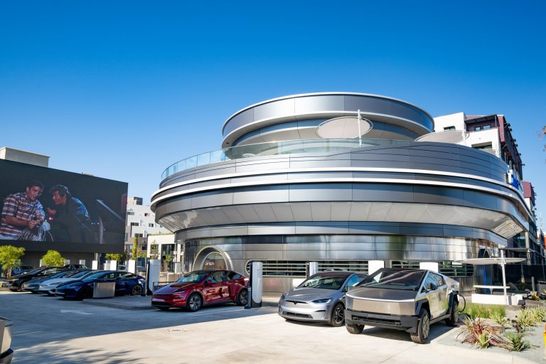 Elon Musk’s Tesla diner has already slashed its menu and restricted hours less than three weeks after its grand opening Elon Musk’s Tesla diner has already slashed its menu and restricted hours less than three weeks after its grand opening
