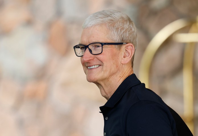 Apple’s blowout earnings marred by tariff fears, a slow AI rollout, and the stock barely moves