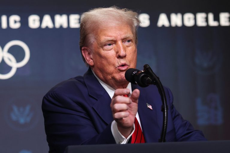Trump to sign executive order to allow crypto and other private assets into 401(k)s Trump to sign executive order to allow crypto and other private assets into 401(k)s