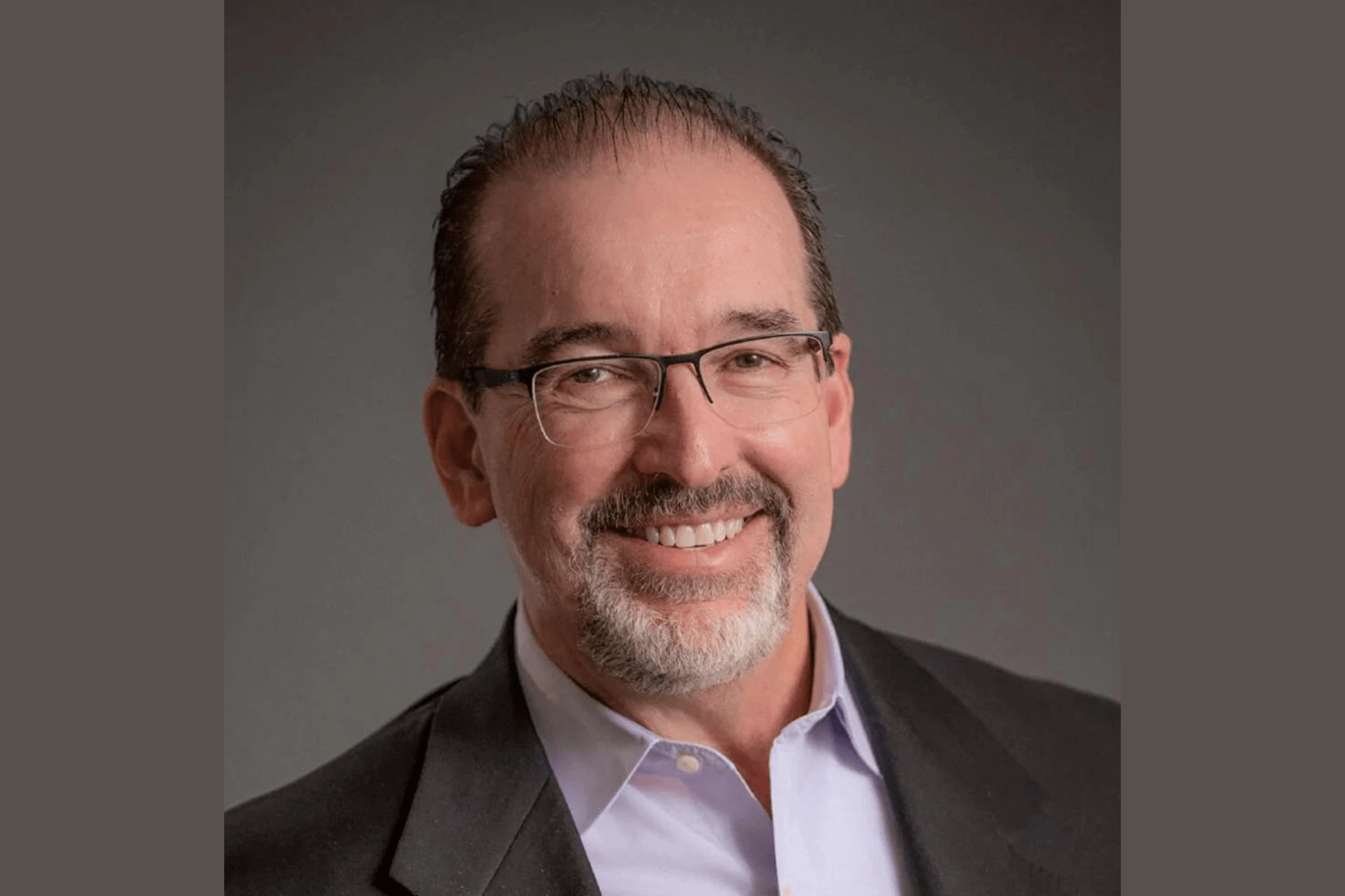 This CEO started his career pumping gas and cleaning windshields. He said it taught him the secret to climbing the ladder without stepping on others | Fortune | FROUSA NEWS This CEO started his career pumping gas and cleaning windshields. He said it taught him the secret to climbing the ladder without stepping on others | Fortune | FROUSA NEWS