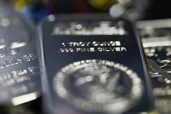 Silver pulls back after topping in historic year-end rally Silver pulls back after topping in historic year-end rally