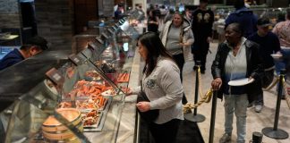 Old-school Las Vegas buffets with cheap eats are disappearing, replaced by ‘luxury’ options, trendy food halls, and celebrity chef restaurants | Fortune