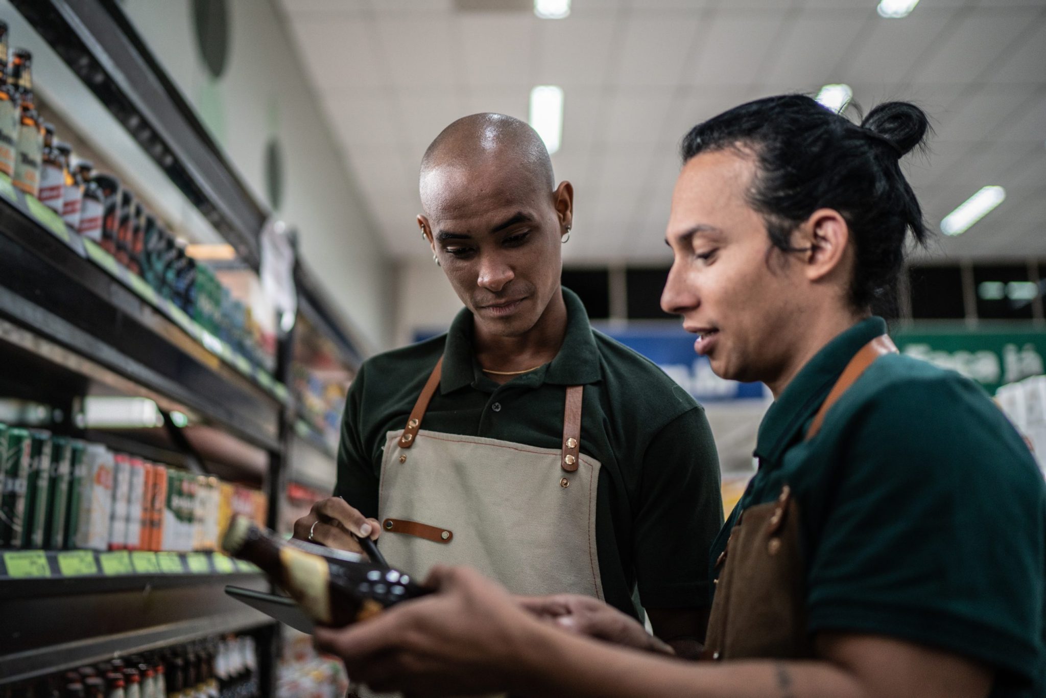 Verizon chief talent officer says Gen Z grads shouldn’t snub retail or hospitality jobs in the current economy | Fortune Verizon chief talent officer says Gen Z grads shouldn’t snub retail or hospitality jobs in the current economy | Fortune