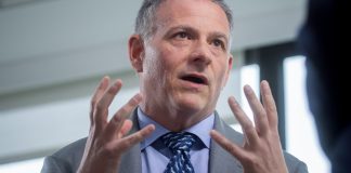 One of Wall Street’s most feared hedge fund managers on the decline of the dollar: gold is ‘becoming the reserve asset’ | Fortune