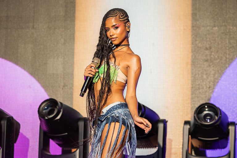 Cardi B Defends Tyla Amid Backlash Over “Coloured” Identity Debate Cardi B Defends Tyla Amid Backlash Over “Coloured” Identity Debate
