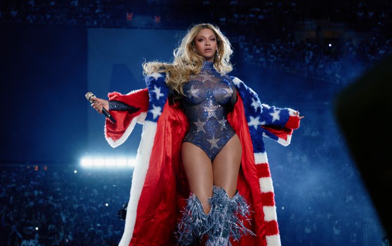 Beyoncé Gifts ‘Cowboy Carter’ Dancers Luxe Louis Vuitton — And The Bag Is Divine! Beyoncé Gifts ‘Cowboy Carter’ Dancers Luxe Louis Vuitton — And The Bag Is Divine!