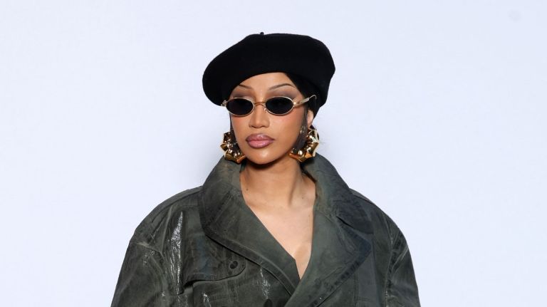 Cardi B Hits Out At Jealousy From Other Female Rappers – HipHopDX Cardi B Hits Out At Jealousy From Other Female Rappers – HipHopDX