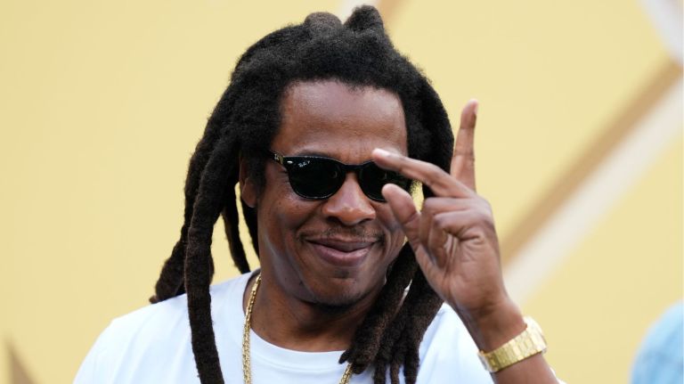 JAY-Z Called Out For Not Supporting Dame Dash Amid Financial Woes – HipHopDX JAY-Z Called Out For Not Supporting Dame Dash Amid Financial Woes – HipHopDX