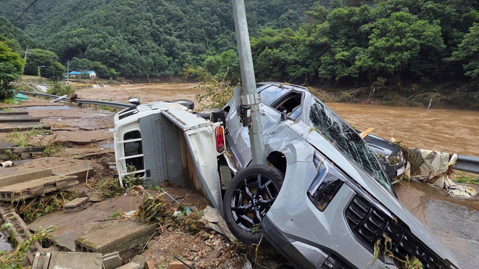 Heavy rains in South Korea leave at least 14 dead and 12 others missing | FROUSA Media Heavy rains in South Korea leave at least 14 dead and 12 others missing | FROUSA Media
