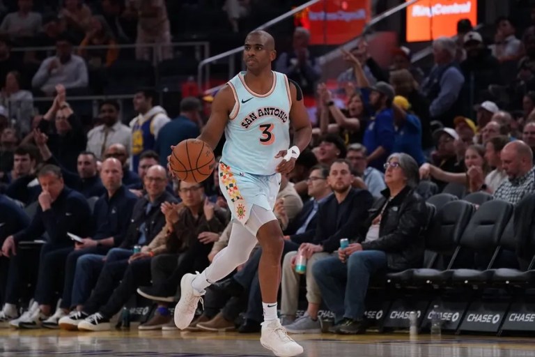 Deadspin | Clippers president: Team ‘strongly considering’ reunion with Chris Paul Deadspin | Clippers president: Team ‘strongly considering’ reunion with Chris Paul