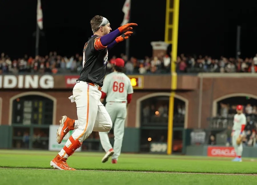 Deadspin | Giants walk off Phillies on Patrick Bailey’s 3-run, inside-the-park homer | FROUSA Media