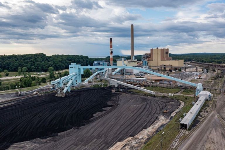 Forcing dirty power plants to stay open would cost Americans billions Forcing dirty power plants to stay open would cost Americans billions