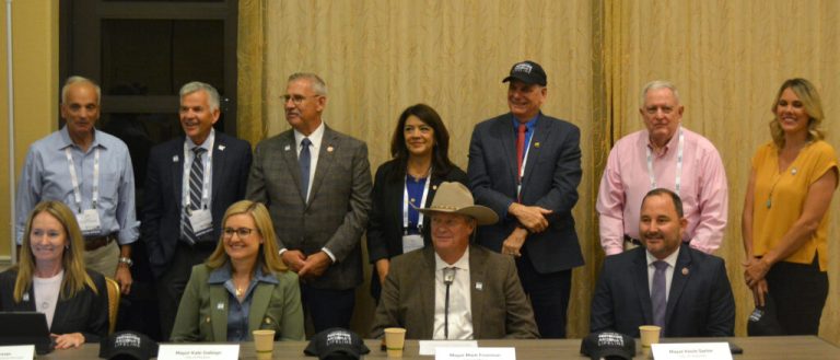 Amid Tense Negotiations Over the Colorado River’s Future, Arizona Mayors Unite Against ‘Threat’ to State’s Water – Inside Climate News Amid Tense Negotiations Over the Colorado River’s Future, Arizona Mayors Unite Against ‘Threat’ to State’s Water – Inside Climate News