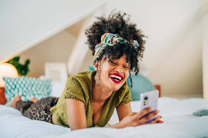 Phone Foreplay — 4 Spicy Sexting Tips To Keep Them Wanting More Phone Foreplay — 4 Spicy Sexting Tips To Keep Them Wanting More