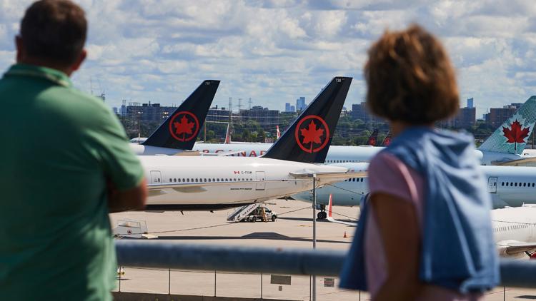 Air Canada reaches deal with flight attendant union to end strike, operations to gradually restart Air Canada reaches deal with flight attendant union to end strike, operations to gradually restart
