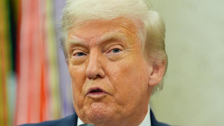 Trump plans to impose 100% tariff on computer chips Trump plans to impose 100% tariff on computer chips