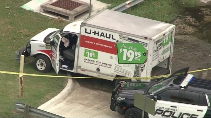 Suspect shot by Cedar Hill officer after pursuit into Dallas, police say Suspect shot by Cedar Hill officer after pursuit into Dallas, police say