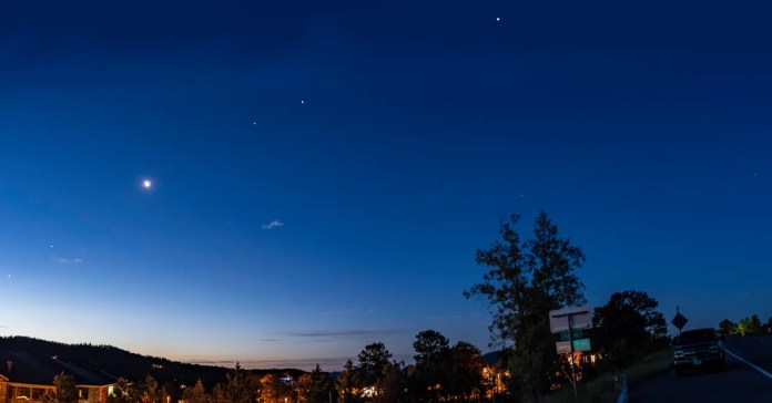 See 6 Planets Align in the Night Sky This August