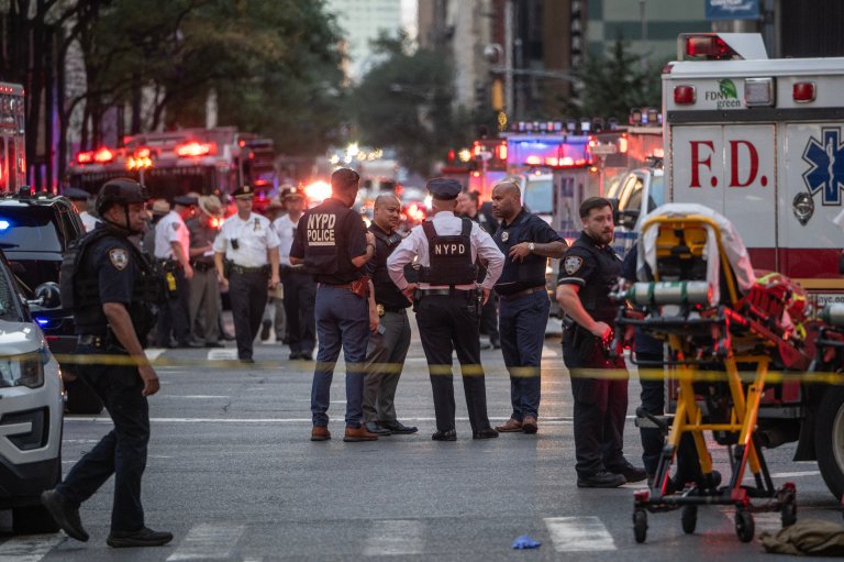 Four people killed by rifle-wielding gunman at midtown New York office building Four people killed by rifle-wielding gunman at midtown New York office building