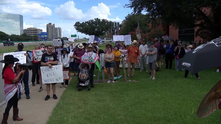 After allegations of ‘inhumane’ conditions, demonstrators gathered outside of Dallas ICE office After allegations of ‘inhumane’ conditions, demonstrators gathered outside of Dallas ICE office