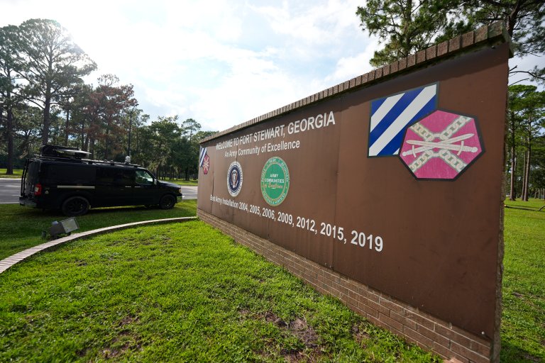 6 unarmed soldiers praised for tackling and subduing Fort Stewart shooter 6 unarmed soldiers praised for tackling and subduing Fort Stewart shooter