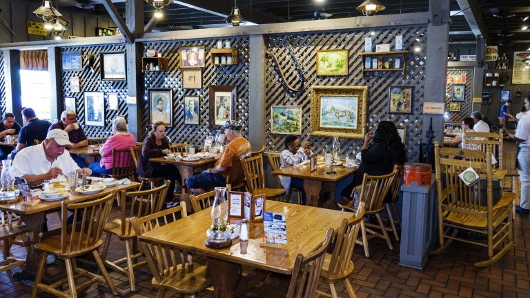 Cracker Barrel is remodeling and nostalgic customers aren’t happy about it Cracker Barrel is remodeling and nostalgic customers aren’t happy about it