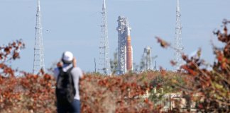 NASA delays astronaut moon mission again after new rocket problem
