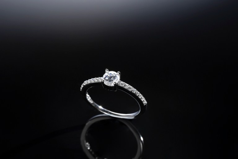 Top 7 Elegant Ring Options Worn by Hollywood Icons – Our Culture Top 7 Elegant Ring Options Worn by Hollywood Icons – Our Culture