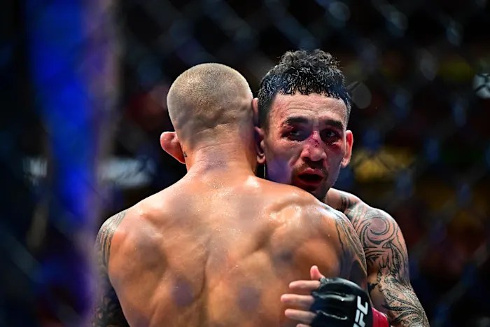 Max Holloway retains UFC BMF title, spoils Dustin Poirier’s retirement fight Max Holloway retains UFC BMF title, spoils Dustin Poirier’s retirement fight